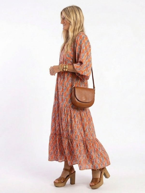 AMARA | ABITO MIDI A BALZE CON STAMPA GEOMETRICA E SCOLLO A V