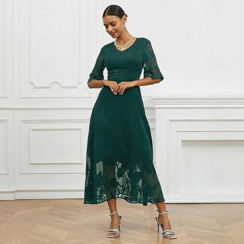 Celira | Vestido con diseño floral sofisticado