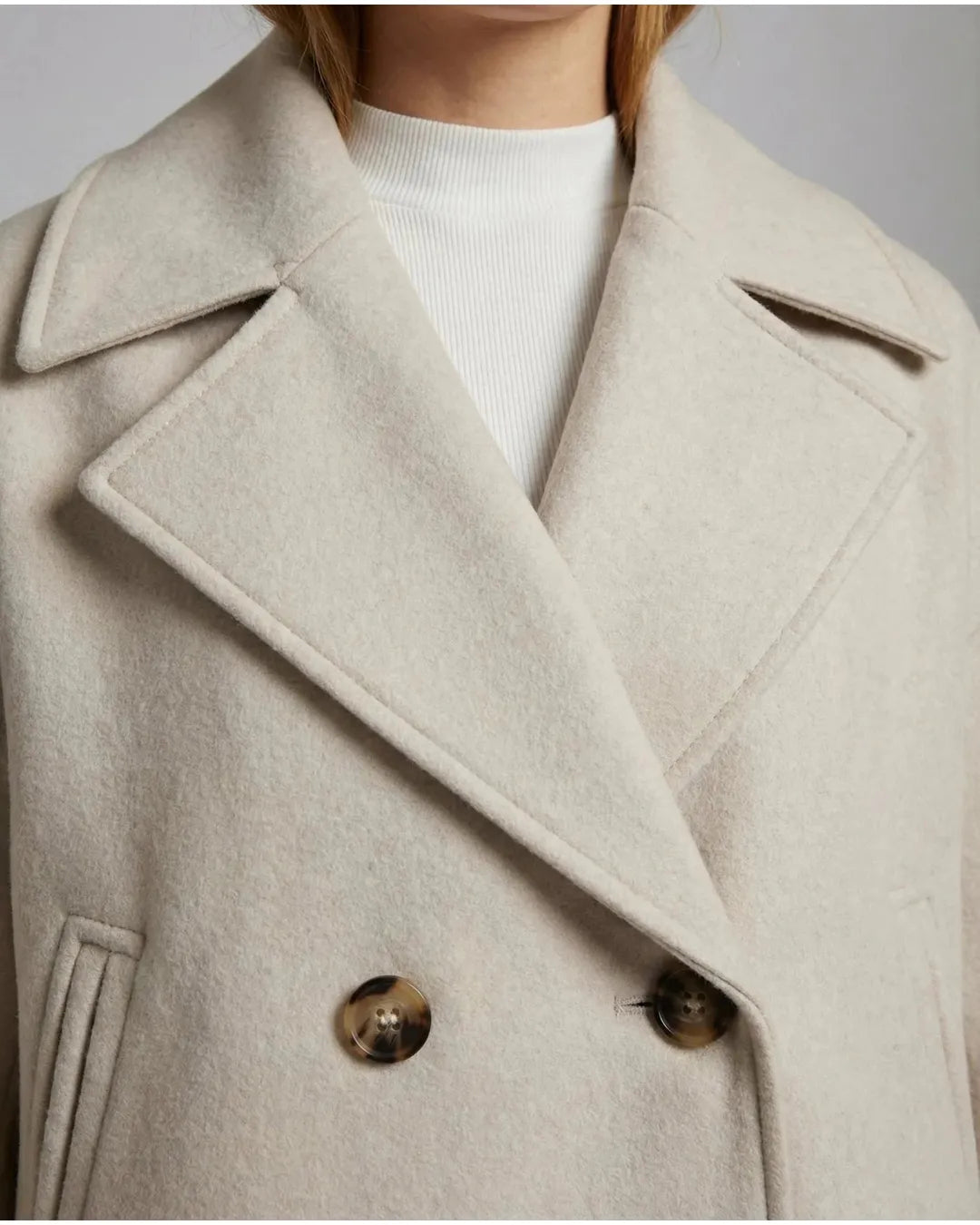 Adriana | Chaqueta cruzada elegante con botones - Camila Fashions