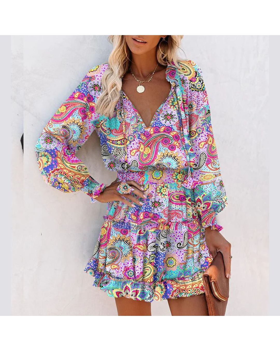Ariana - Vestido mini con escote en V, manga larga y volantes - Camila Fashions